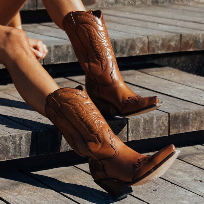 Ways to wear cowboy boots and ankle boots: trends 2022 - Corbeto's